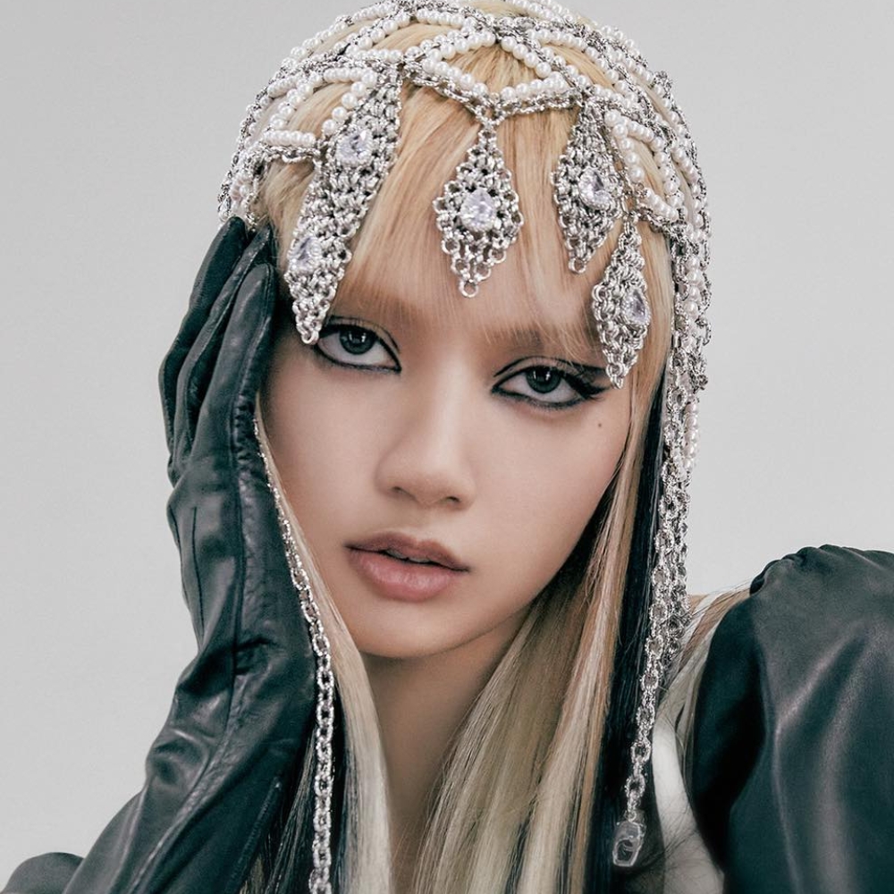 lisa - Black Pink AU Store